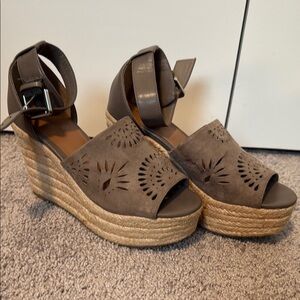 Women's Taupe Wedge Sandals